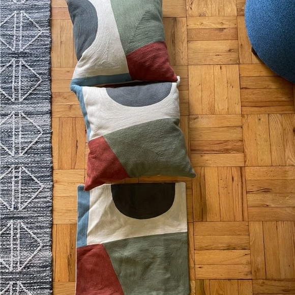 Crate and barrel 18x18 throw pillows - Picture 1 of 3